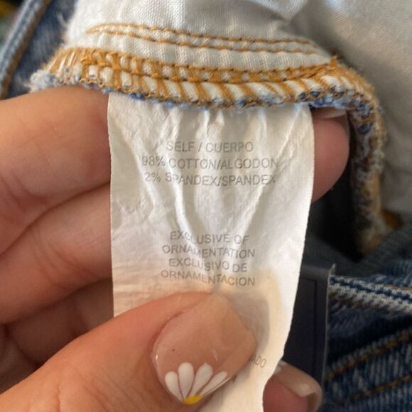 NWT- rewind high rise, medium wash- distressed Jean shorts- size 15/32W - Picture 9 of 13